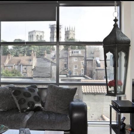 Churchill Two Bedroom Apartments With Free Parking And The Minster View York Buitenkant foto
