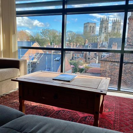 Churchill Two Bedroom Apartments With Free Parking And The Minster View York Buitenkant foto
