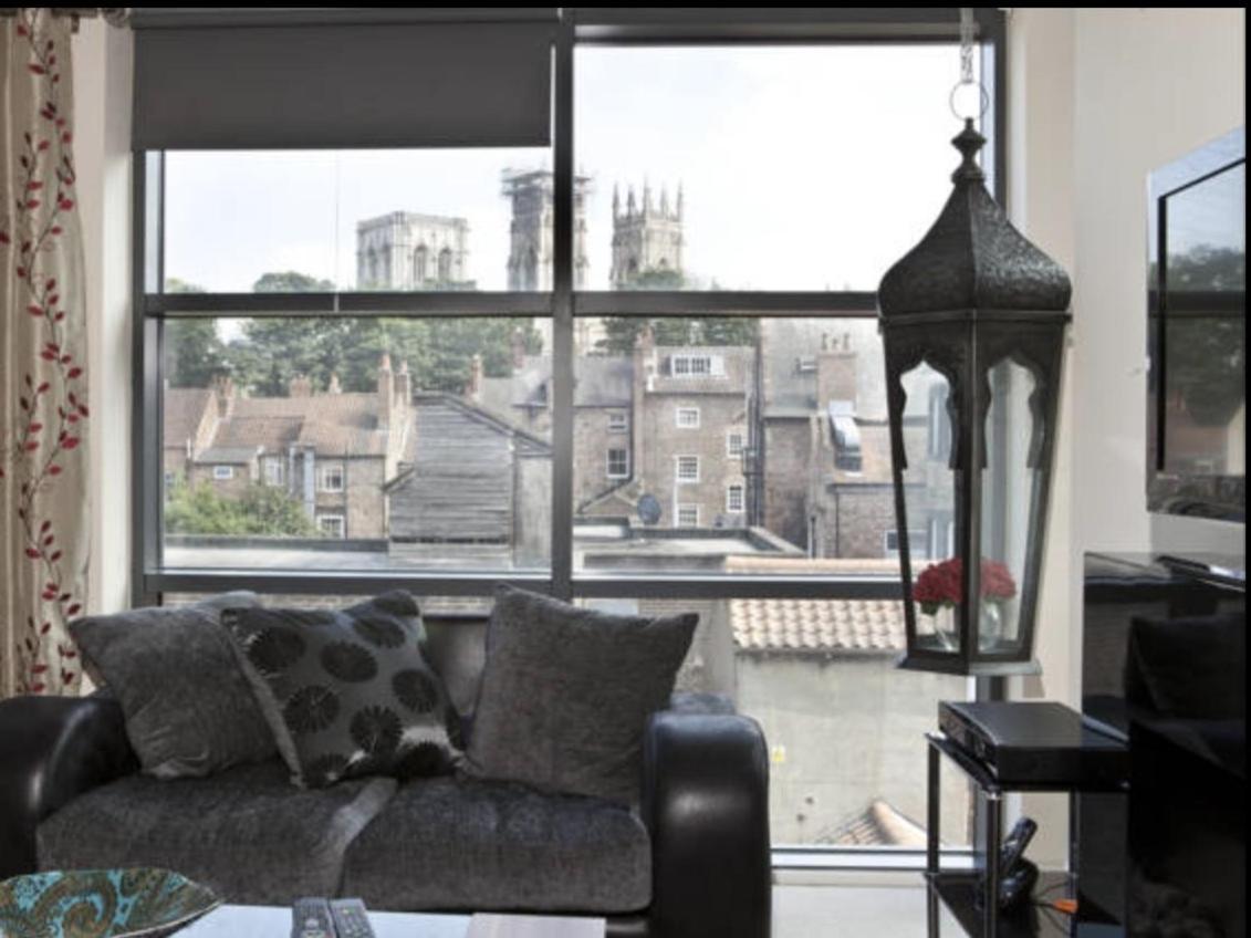 Churchill Two Bedroom Apartments With Free Parking And The Minster View York Buitenkant foto