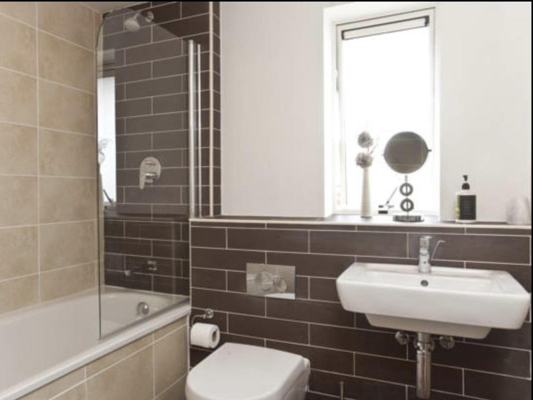 Churchill Two Bedroom Apartments With Free Parking And The Minster View York Buitenkant foto