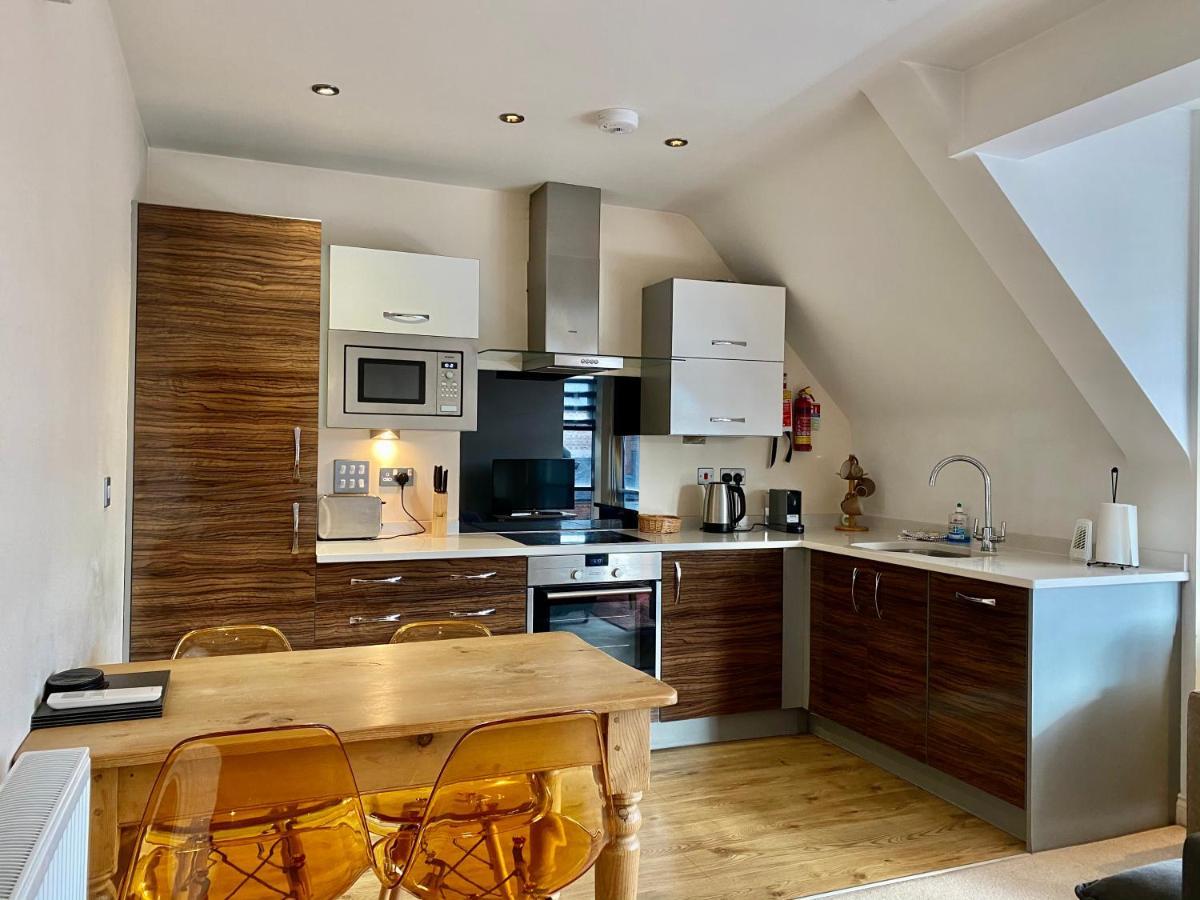 Churchill Two Bedroom Apartments With Free Parking And The Minster View York Buitenkant foto