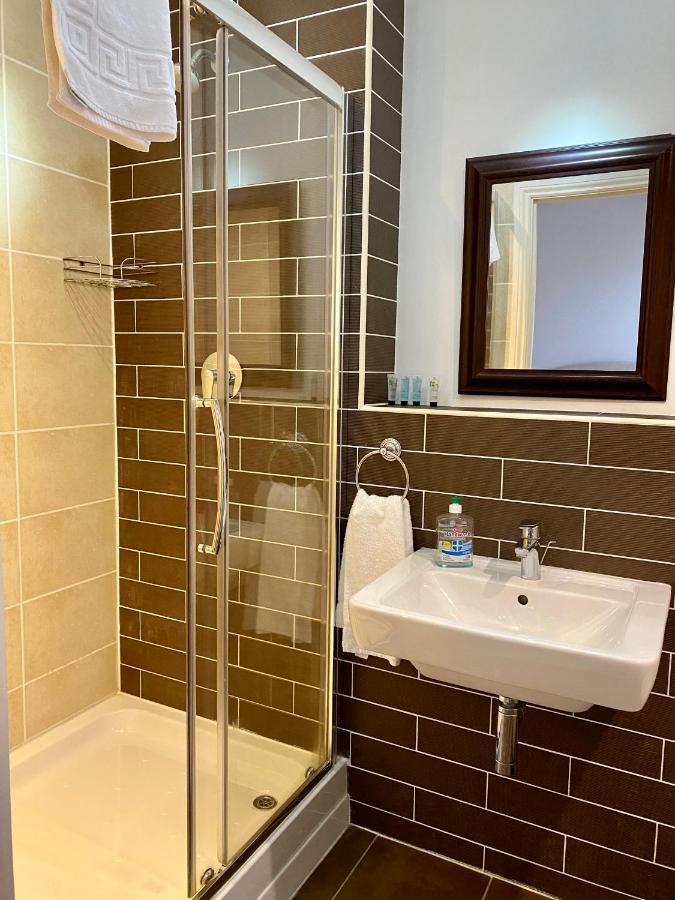Churchill Two Bedroom Apartments With Free Parking And The Minster View York Buitenkant foto