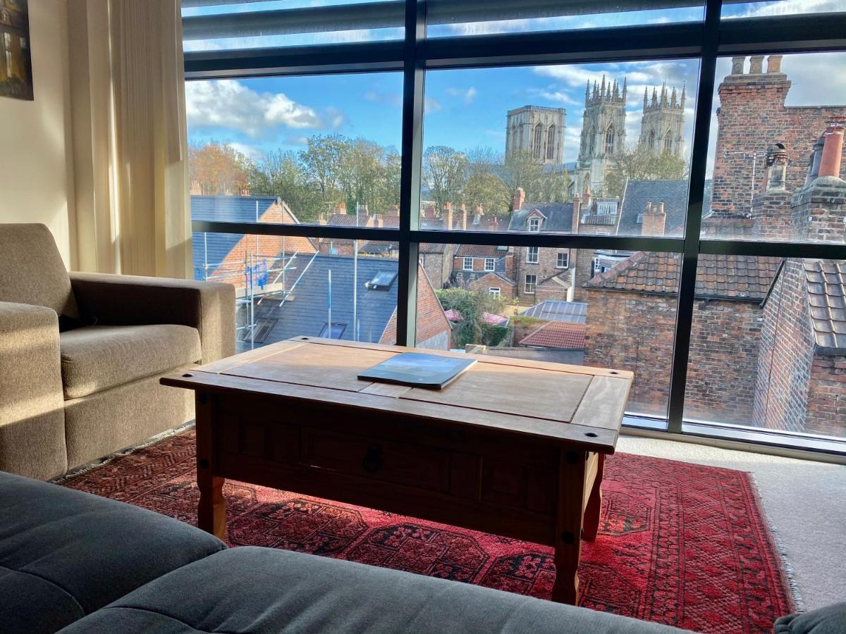 Churchill Two Bedroom Apartments With Free Parking And The Minster View York Buitenkant foto