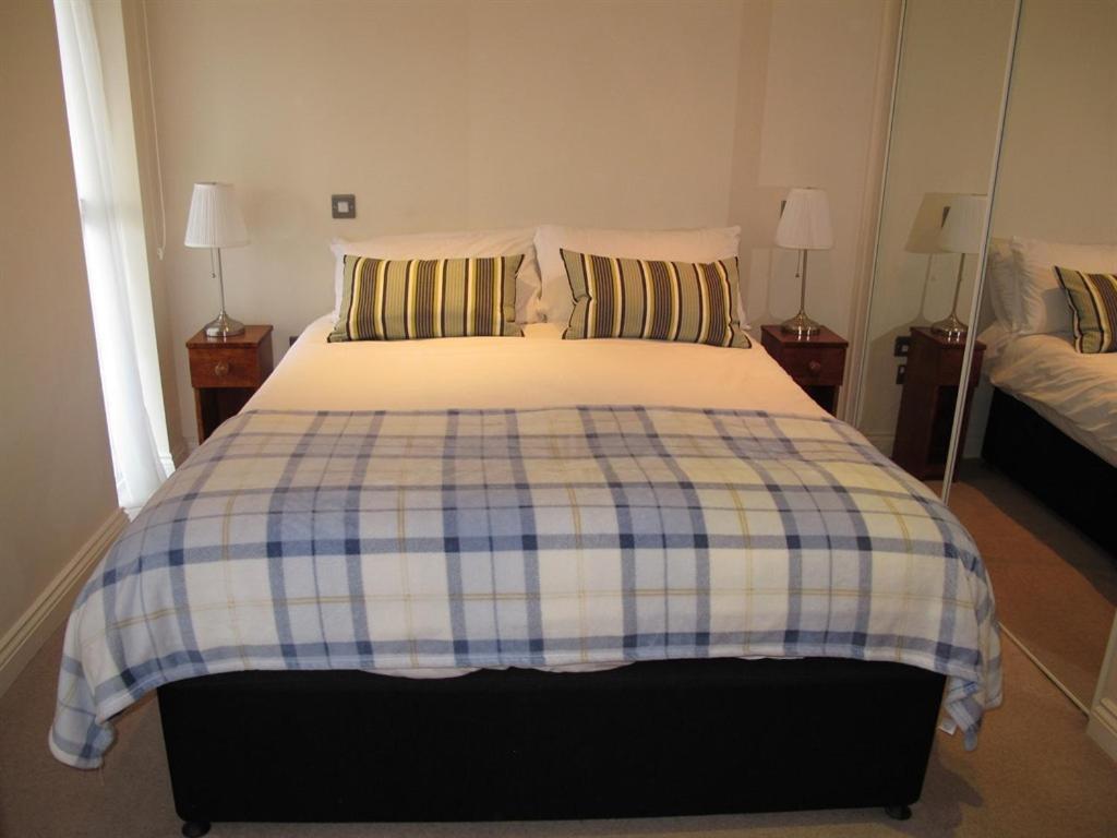 Churchill Two Bedroom Apartments With Free Parking And The Minster View York Kamer foto