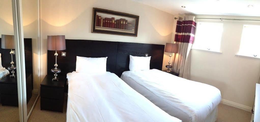 Churchill Two Bedroom Apartments With Free Parking And The Minster View York Buitenkant foto